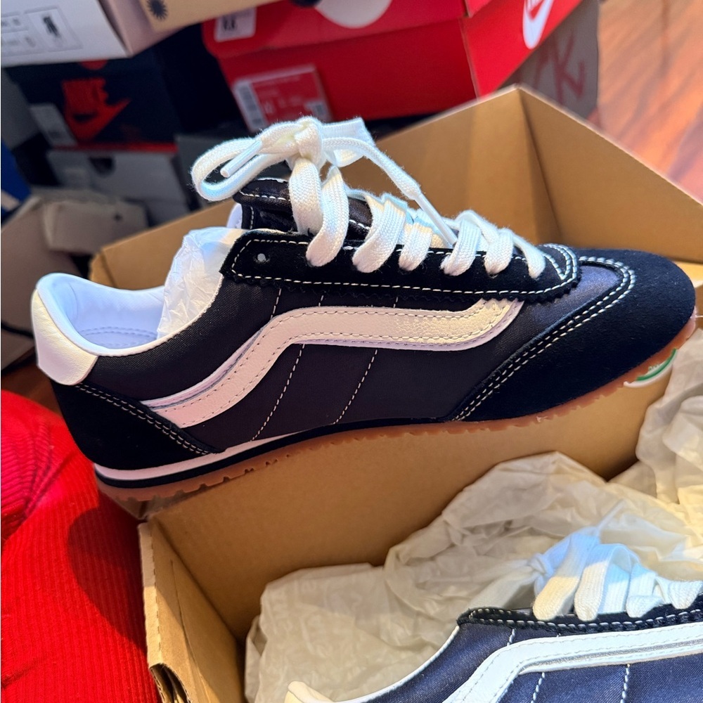 Black and White Low-Top Sneakers - Picture 6 of 8